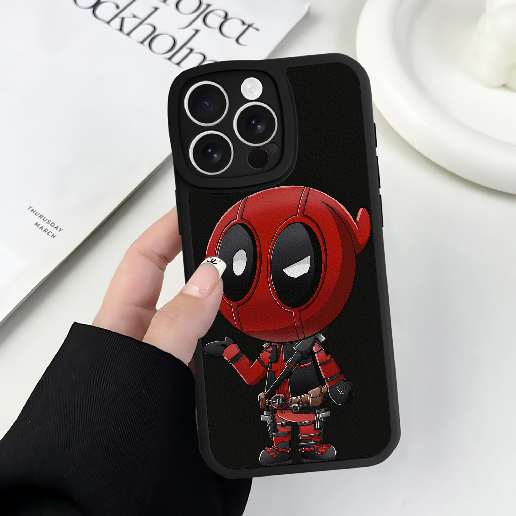 （画像用） Deadpool デッドプール 【iPhone 16シリーズ対応】シリコンスマホケース（レザー調） 材質：シリコン